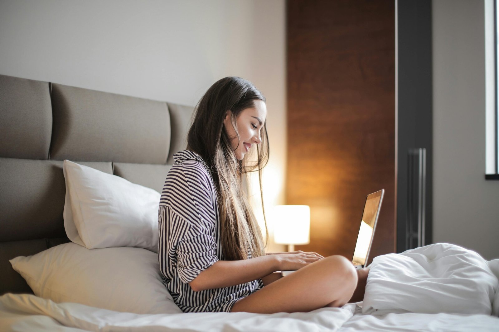 How to Navigate Online Dating Safely and Effectively 2 - Duo Desire